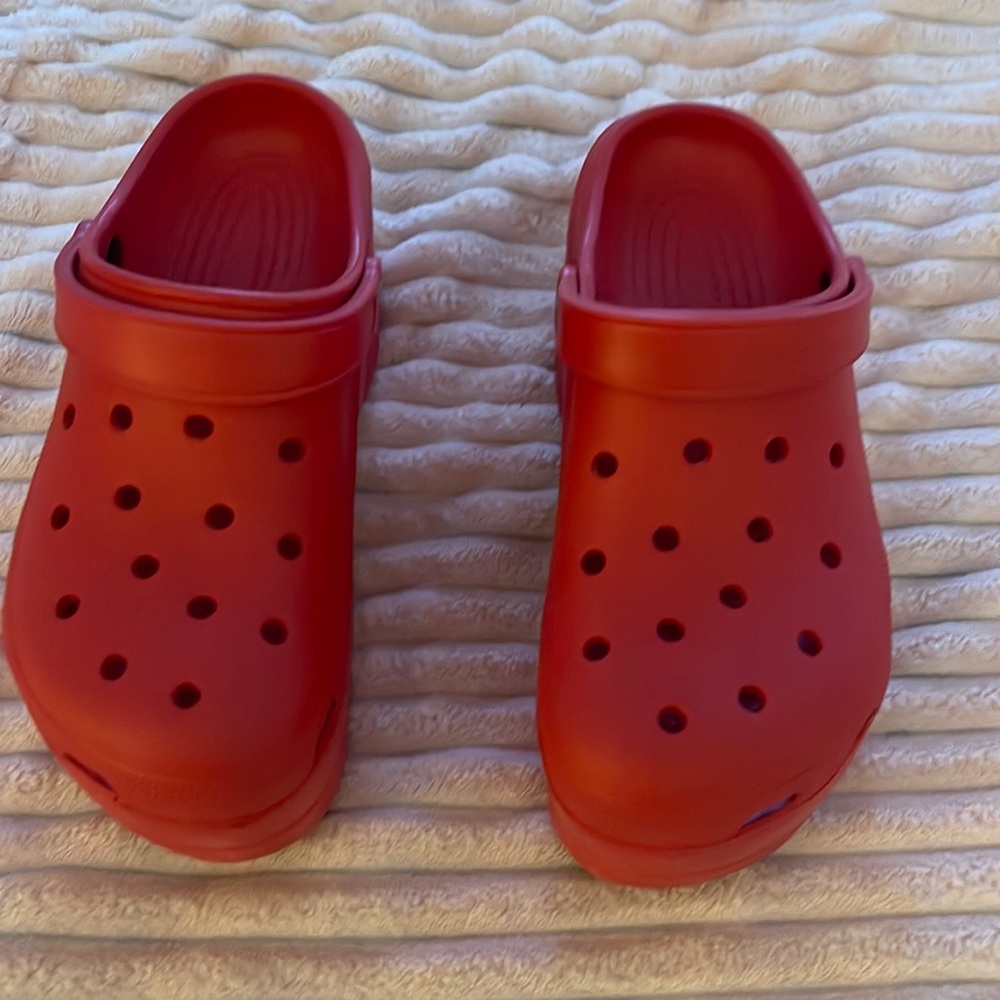 Women nursing clogs